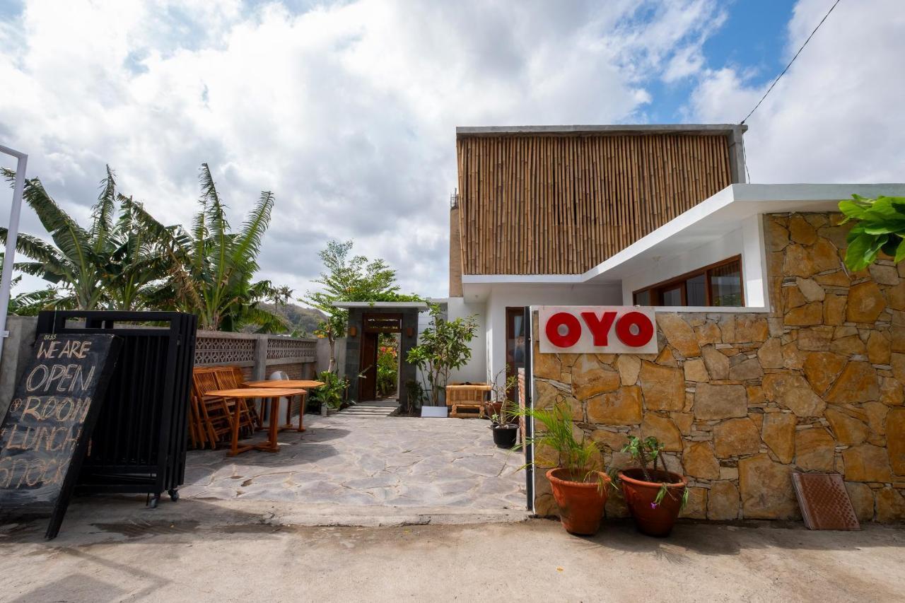 Oyo 1493 Surya Villa Selong Belanak Eksteriør bilde